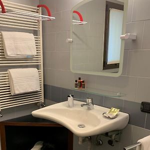 Studio met een King Size Bed met de Toegang voor Gehandicapten